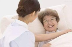 沈阳家庭陪护住家保姆护理老人多少钱|推荐24小时保姆照顾卧床